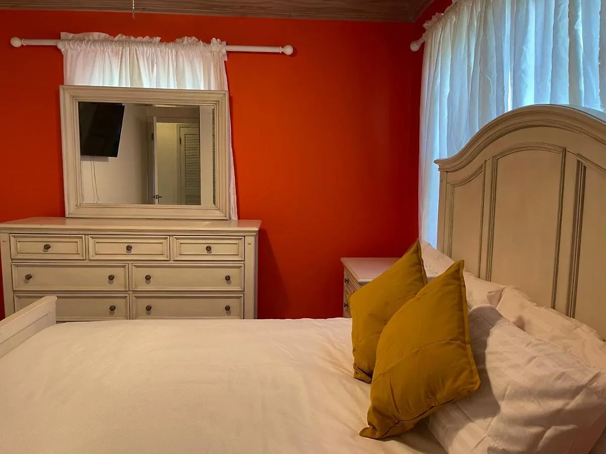 Sapphire Garden Townhouses George Town 0*,  Bahamas