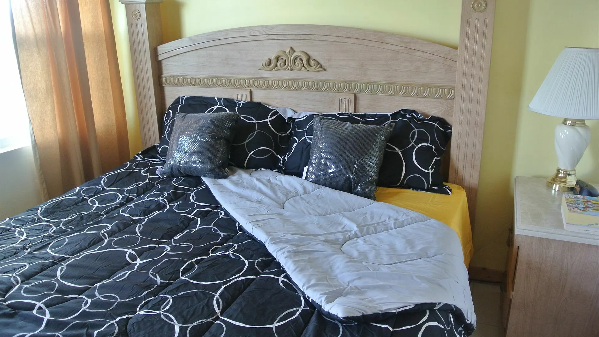 Villa Sapphire Garden Townhouses George Town Bahamas