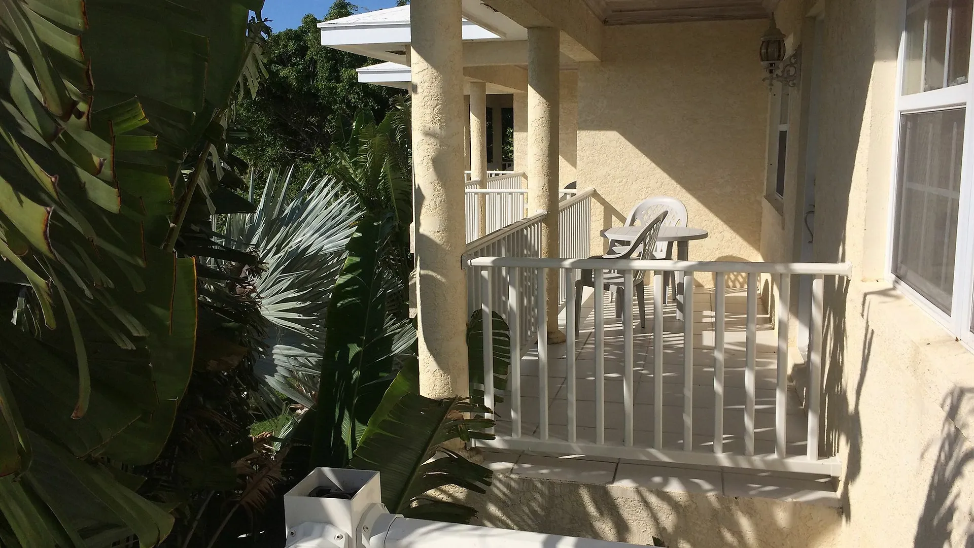 Villa Sapphire Garden Townhouses George Town